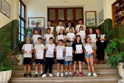 ENTREGA DE CERTIFICACIONES �CAMBRIDGE ENGLISH� . - Foto 1