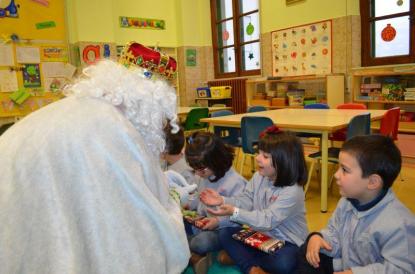 Los Reyes Magos visitan el colegio - Foto 12