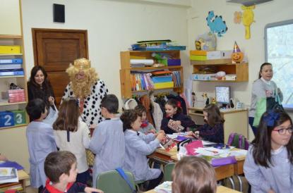 Los Reyes Magos visitan el colegio - Foto 23
