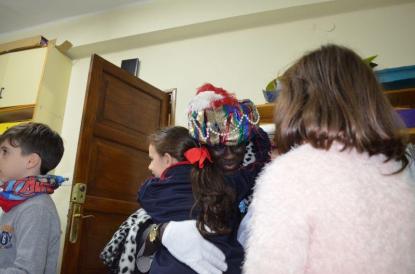 Los Reyes Magos visitan el colegio - Foto 26