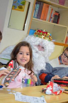 Los Reyes Magos visitan el colegio - Foto 27
