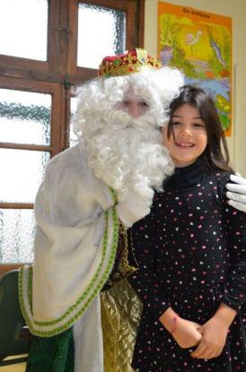 Los Reyes Magos visitan el colegio - Foto 28
