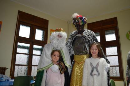 Los Reyes Magos visitan el colegio - Foto 29