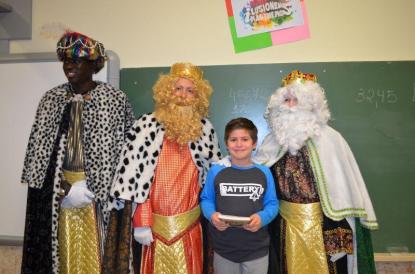Los Reyes Magos visitan el colegio - Foto 35
