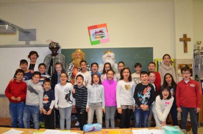 Los Reyes Magos visitan el colegio - Foto 36
