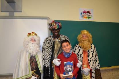 Los Reyes Magos visitan el colegio - Foto 37