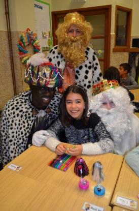 Los Reyes Magos visitan el colegio - Foto 40