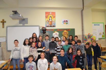 Los Reyes Magos visitan el colegio - Foto 42
