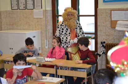 Los Reyes Magos visitan el colegio - Foto 44