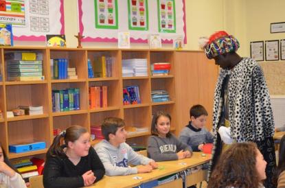 Los Reyes Magos visitan el colegio - Foto 45