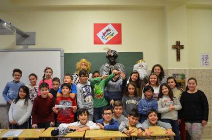 Los Reyes Magos visitan el colegio - Foto 47