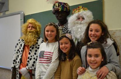 Los Reyes Magos visitan el colegio - Foto 48