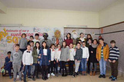 Los Reyes Magos visitan el colegio - Foto 52