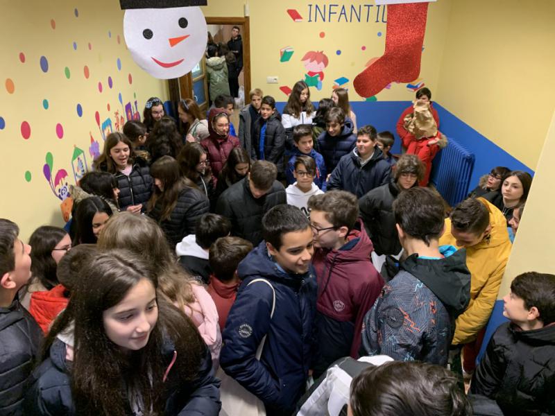 ENTREGA DE ALIMENTOS A LA PARROQUIA