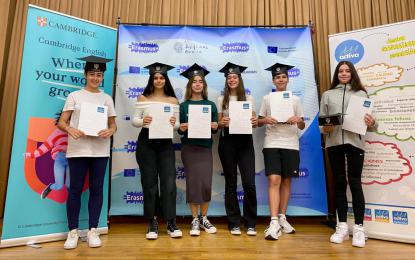 ENTREGA DE DIPLOMAS CAMBRIDGE 2024 - Foto 4